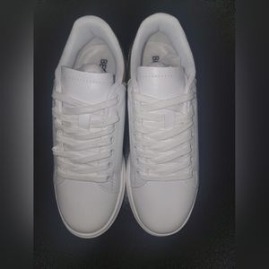 NEW! Berness Low Top Sneakers
